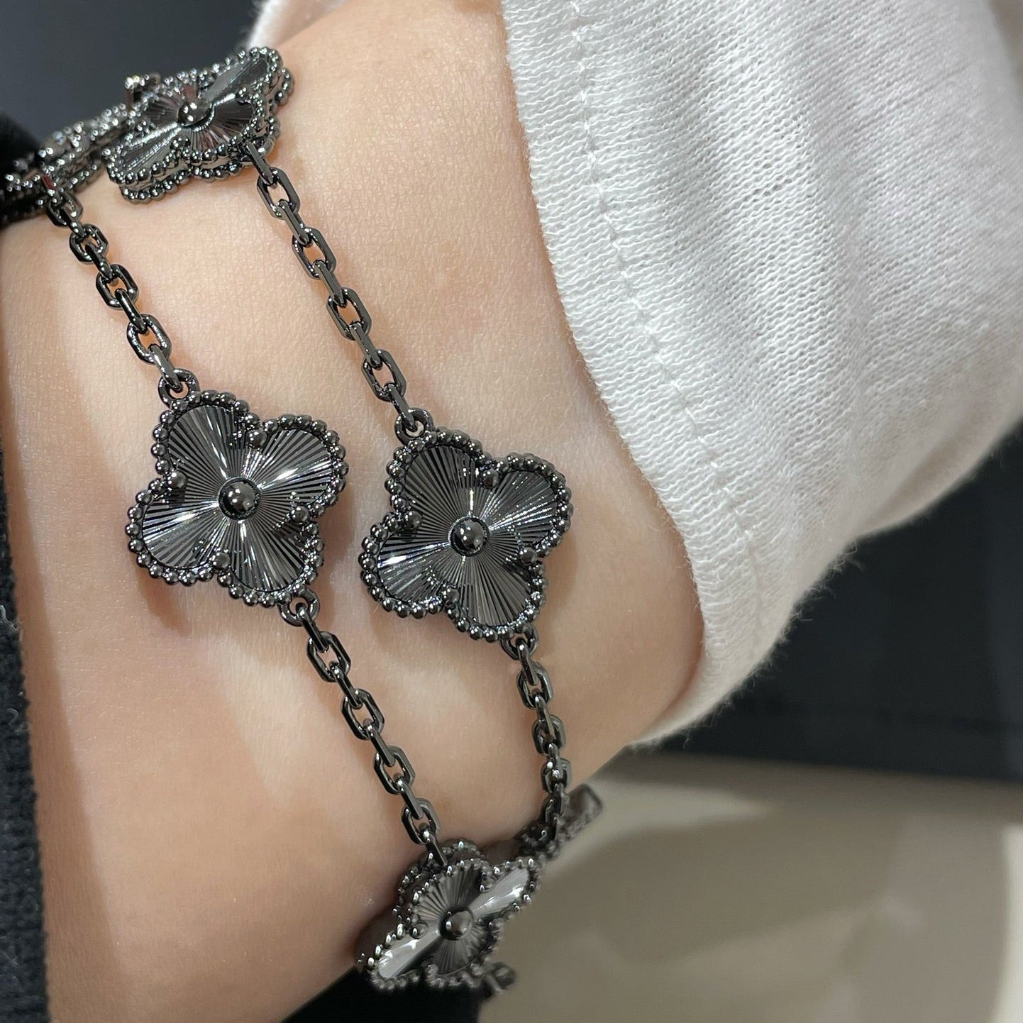 [Loco]New CLOVER 5 MOTIF BLACK BRACELET