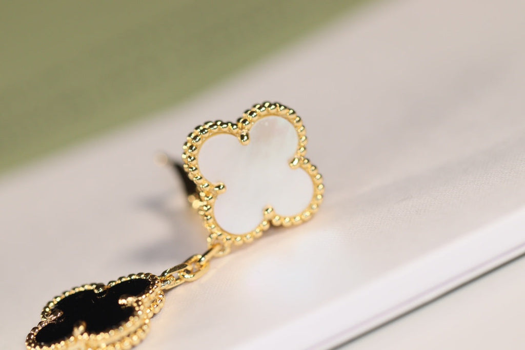 ¡®Loco¡¯CLOVER EARRINGS GOLD ONYX MOP 3 MOTIF