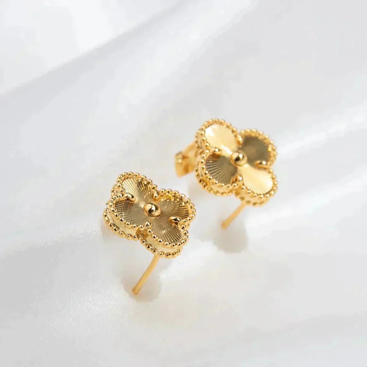 ¡®Loco¡¯CLOVER MEDIUM 1 MOTIFS LASER EARRINGS