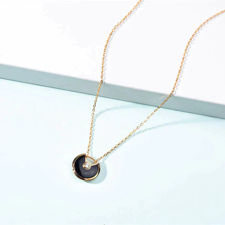 ¡®Loco¡¯AMULETTE GOLD CARNELIAN ONYX NECKLACE
