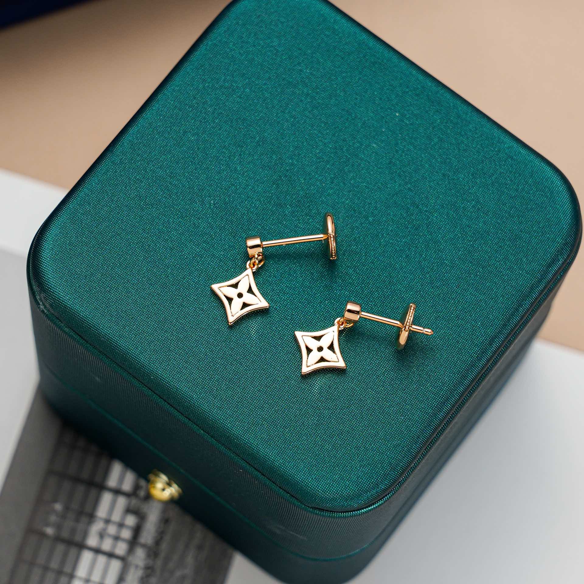 ¡®Loco¡¯STAR EARRINGS GOLD
