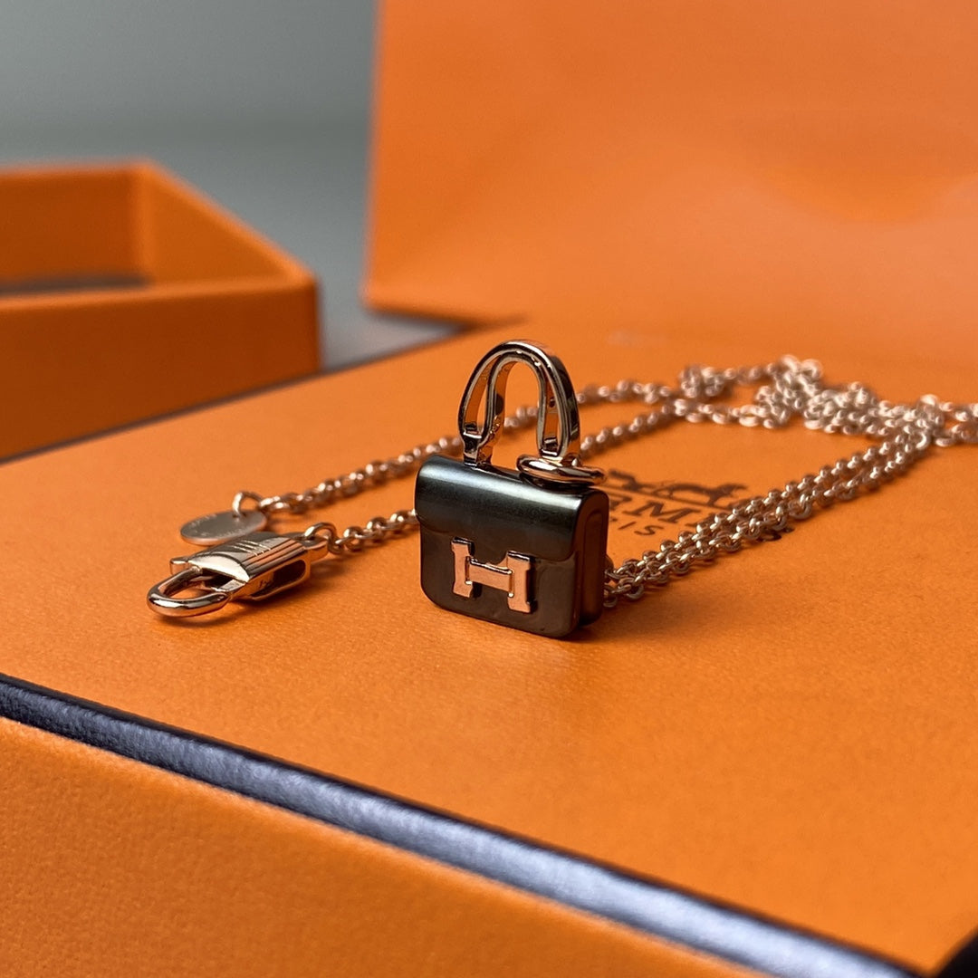 ¡®Loco¡¯CONSTANCE BLACK PEDANT PINK GOLD NECKLACE