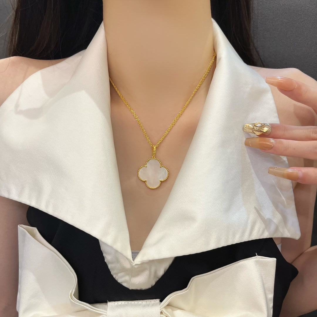 ¡®Loco¡¯CLOVER 25MM MOP LARGE PENDANT NECKLACE