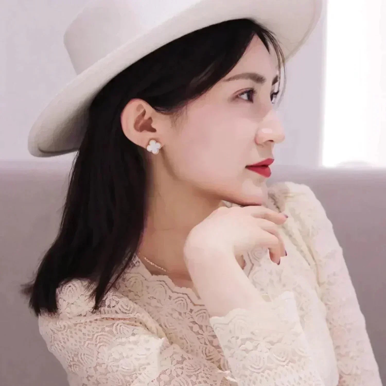 ¡®Loco¡¯CLOVER MEDIUM 1 MOTIFS  WHITE MOP STUD EARRINGS