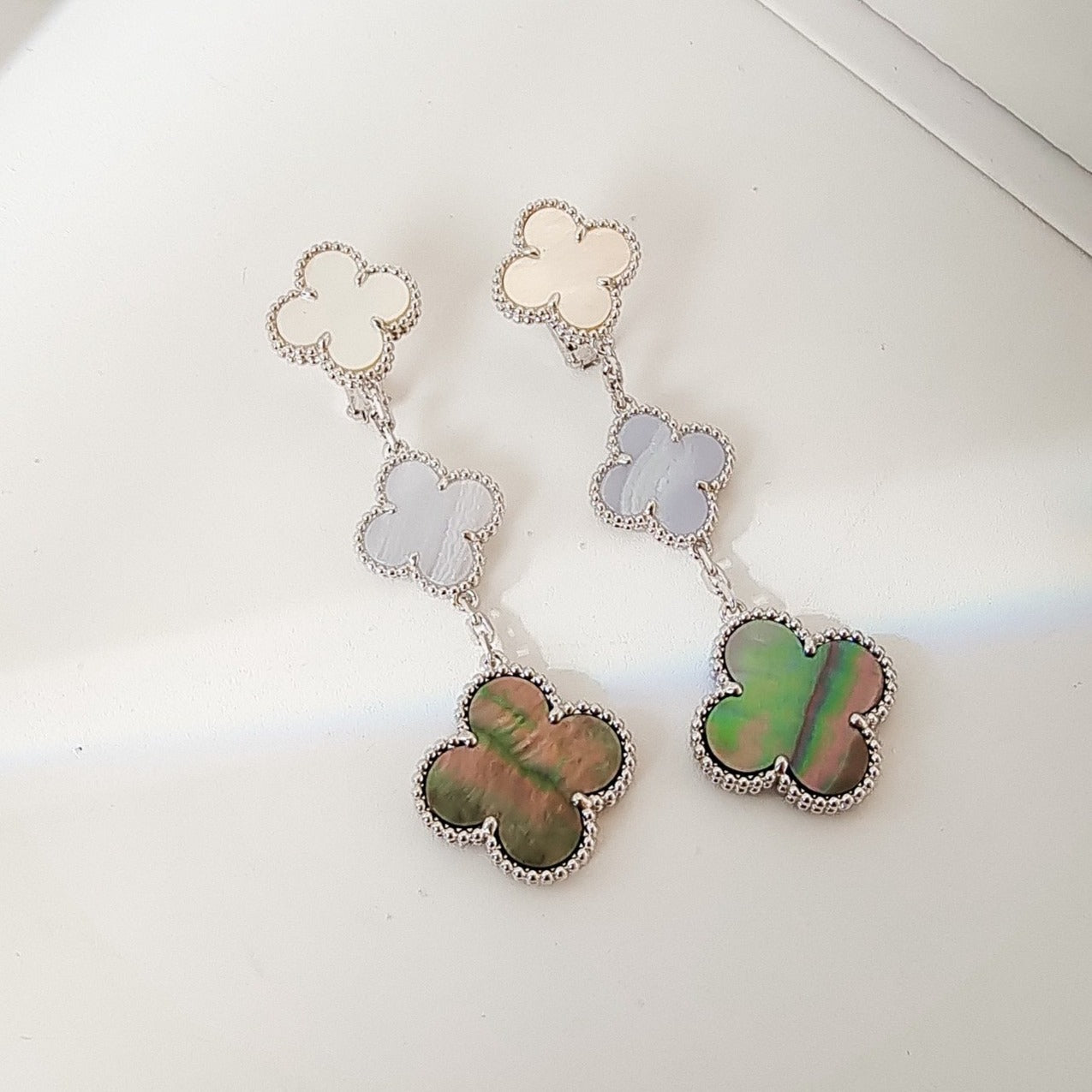 ¡®Loco¡¯CLOVER 3 MOTIFS CHALCEDONY DARK MOP SILVER EARRINGS