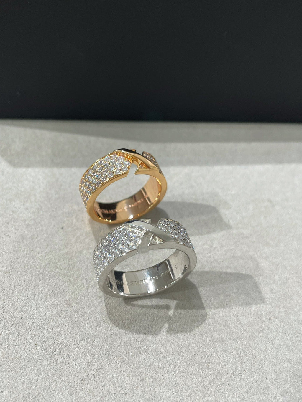 ¡®Loco¡¯LIENS EVIDENCE  DIAMOND PAVED RING