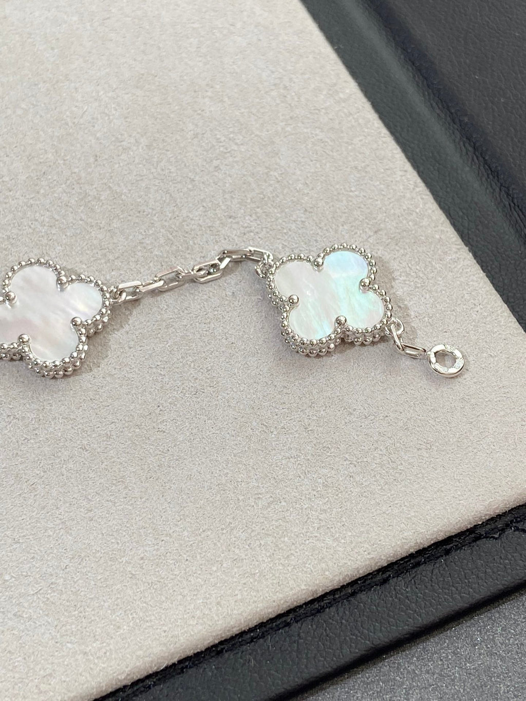 [Loco]New CLOVER WHITE PEARL MOP 5 MOTIF BRACELET COLLECTION