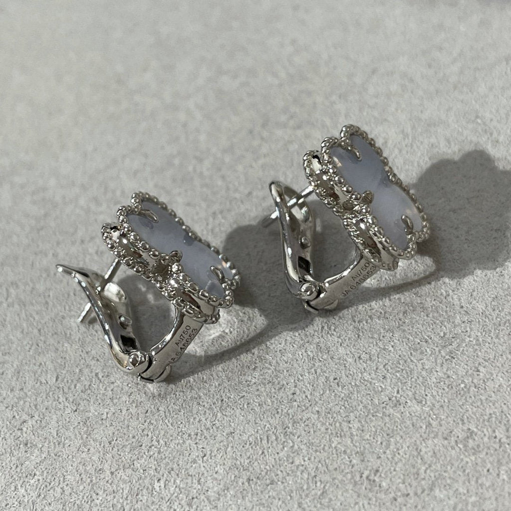 ¡®Loco¡¯CLOVER CHALCEDONY SILVER STUD EARRINGS