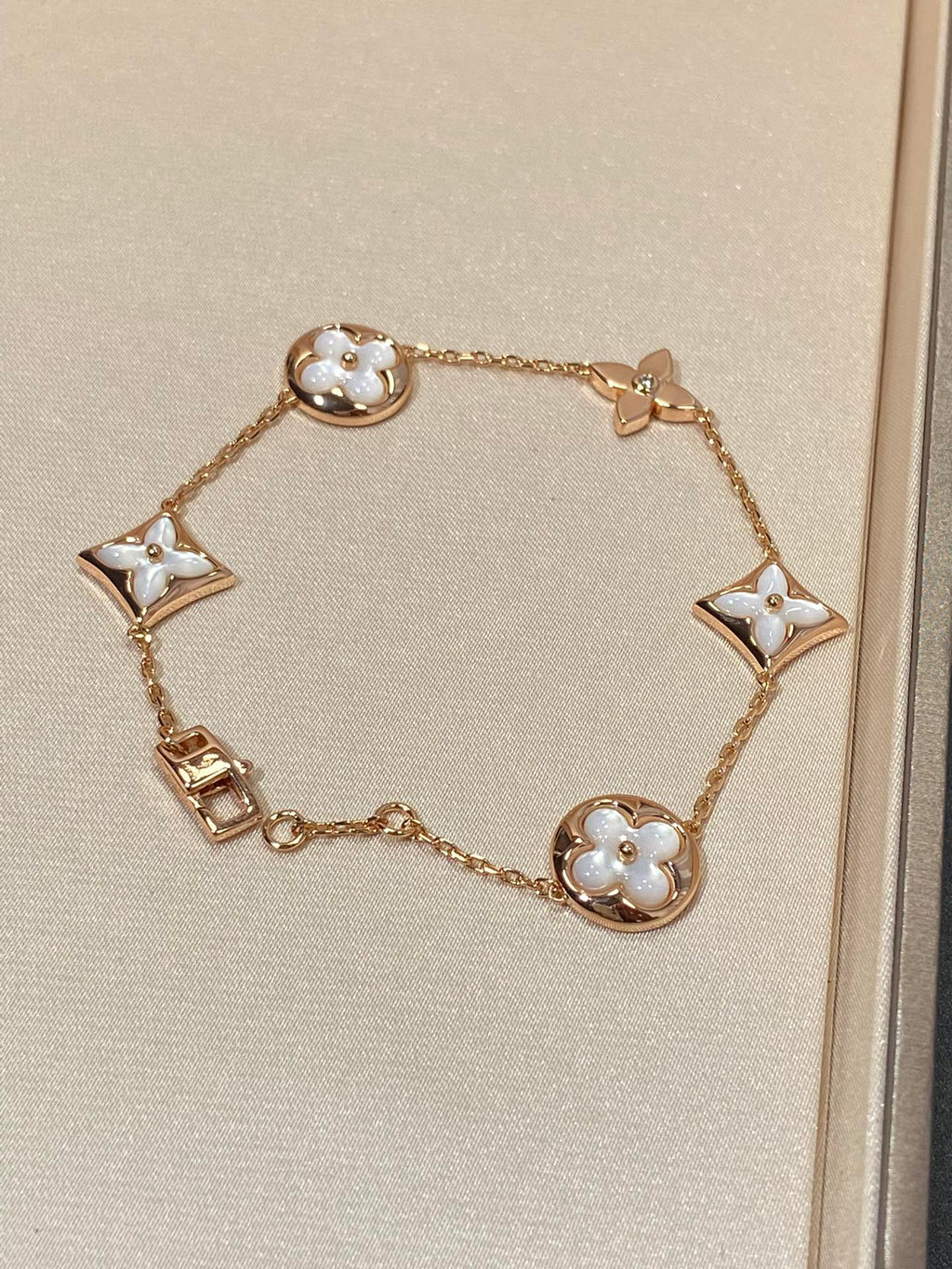 ¡®Loco¡¯STAR AND SUN 5 MOTIF MOP PINK GOLD BRACELET
