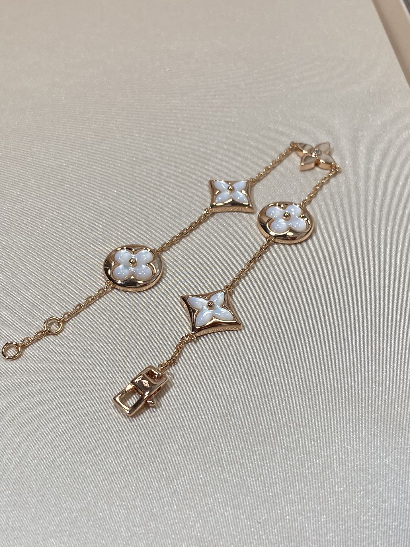 ¡®Loco¡¯STAR AND SUN 5 MOTIF MOP PINK GOLD BRACELET