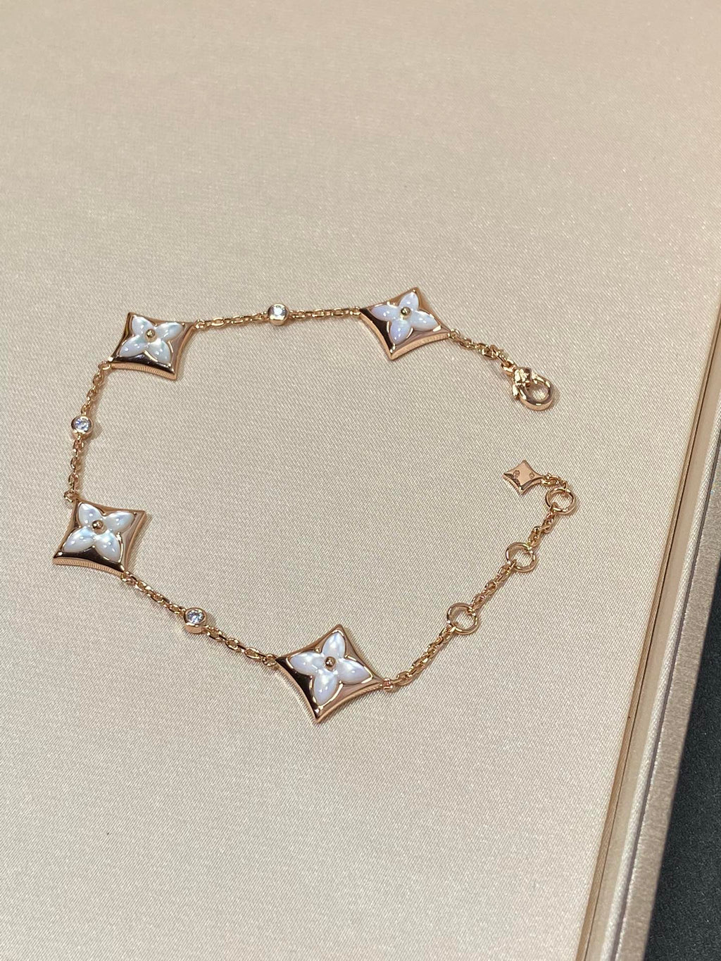 ¡®Loco¡¯STAR 4 MOTIF MOP DIAMOND PINK GOLD BRACELET