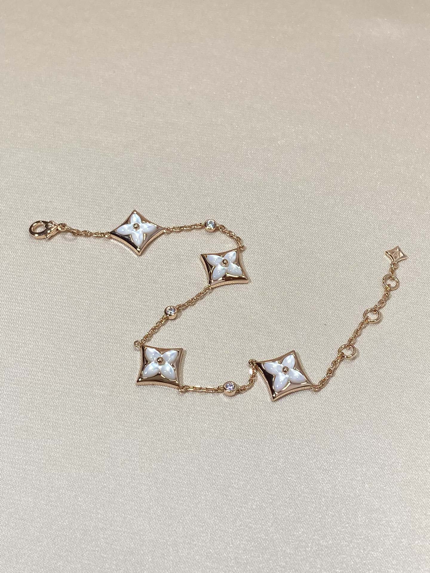 ¡®Loco¡¯STAR 4 MOTIF MOP DIAMOND PINK GOLD BRACELET