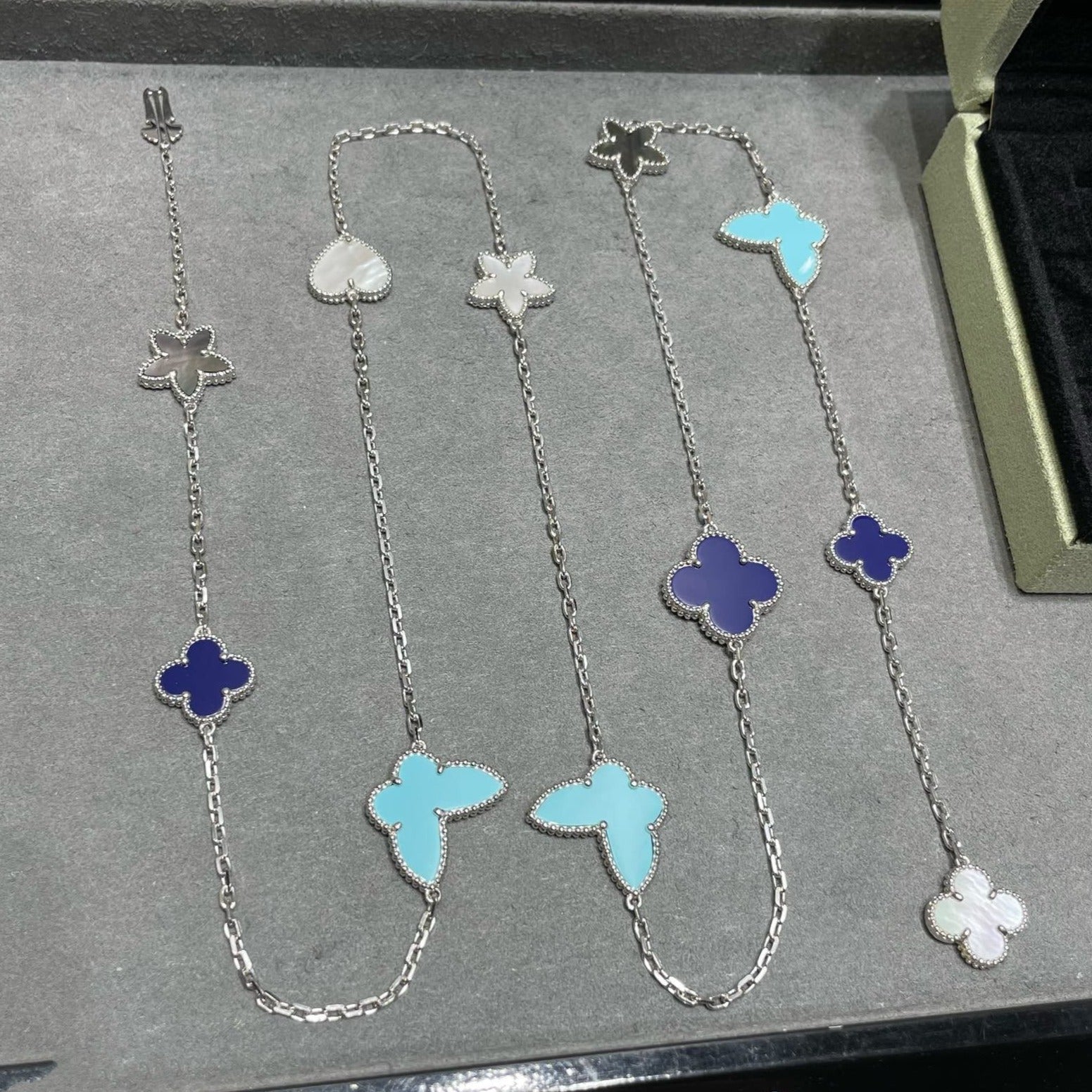 ¡®Loco¡¯LUCKY CLOVER SILVER 11 MOTIF NECKLACE