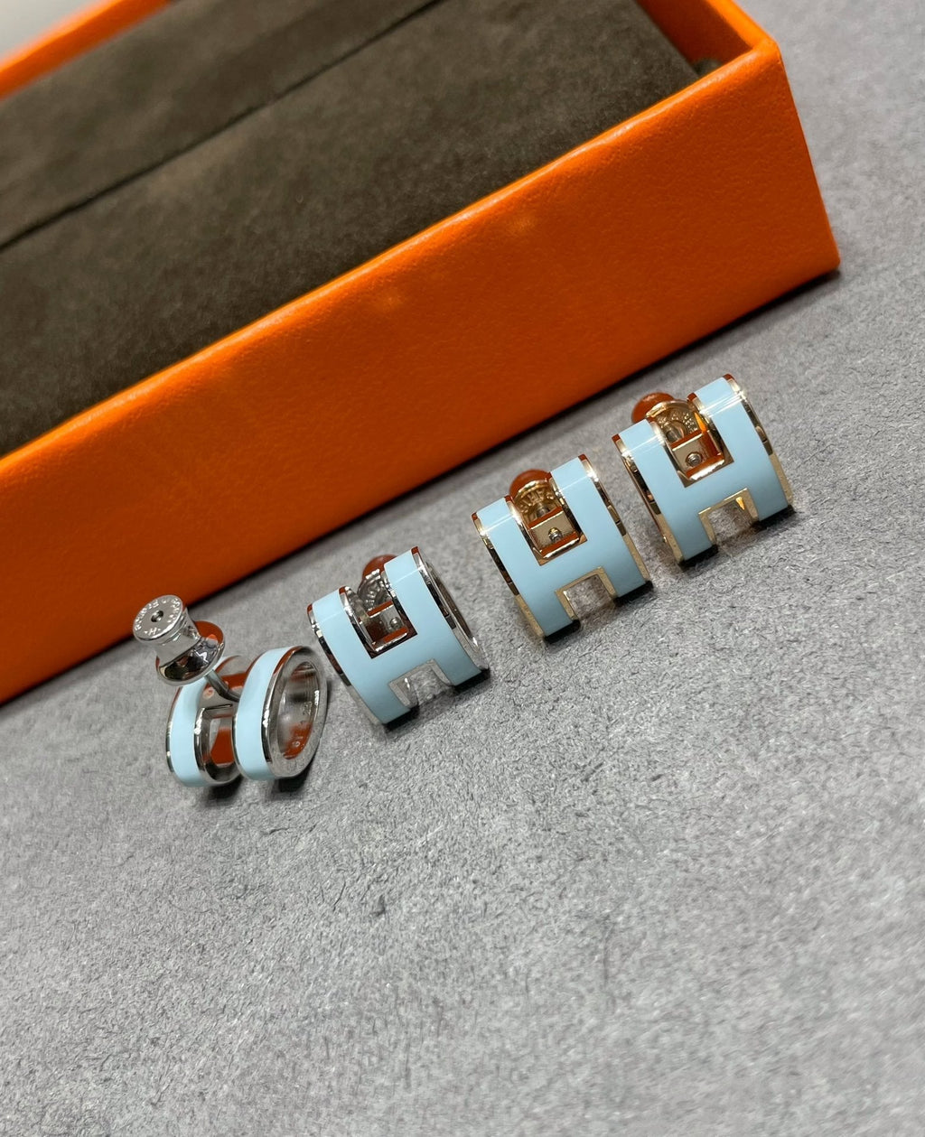 ¡®Loco¡¯POP H SKY BLUE STUD EARRINGS