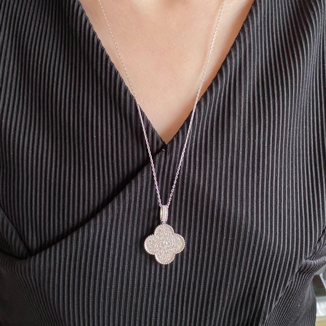 ¡®Loco¡¯CLOVER 25MM LARGE PEDANT DIAMOND PAVED LONG NECKLACE