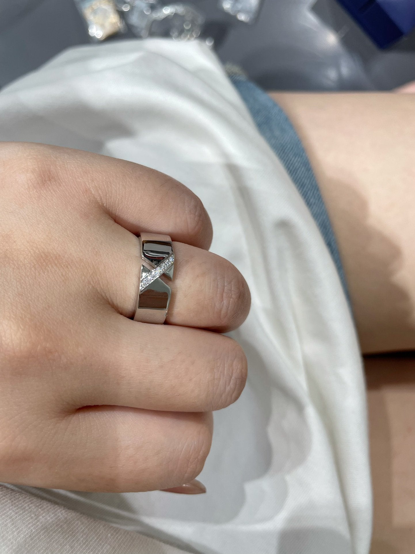 ¡®Loco¡¯LIENS EVIDENCE DIAOMOND RING