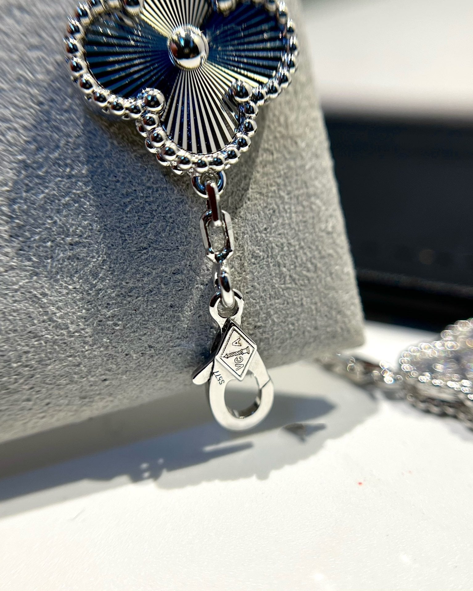 [Loco]New  CLOVER 5 MOTIF LASER BRACELET COLLECTION