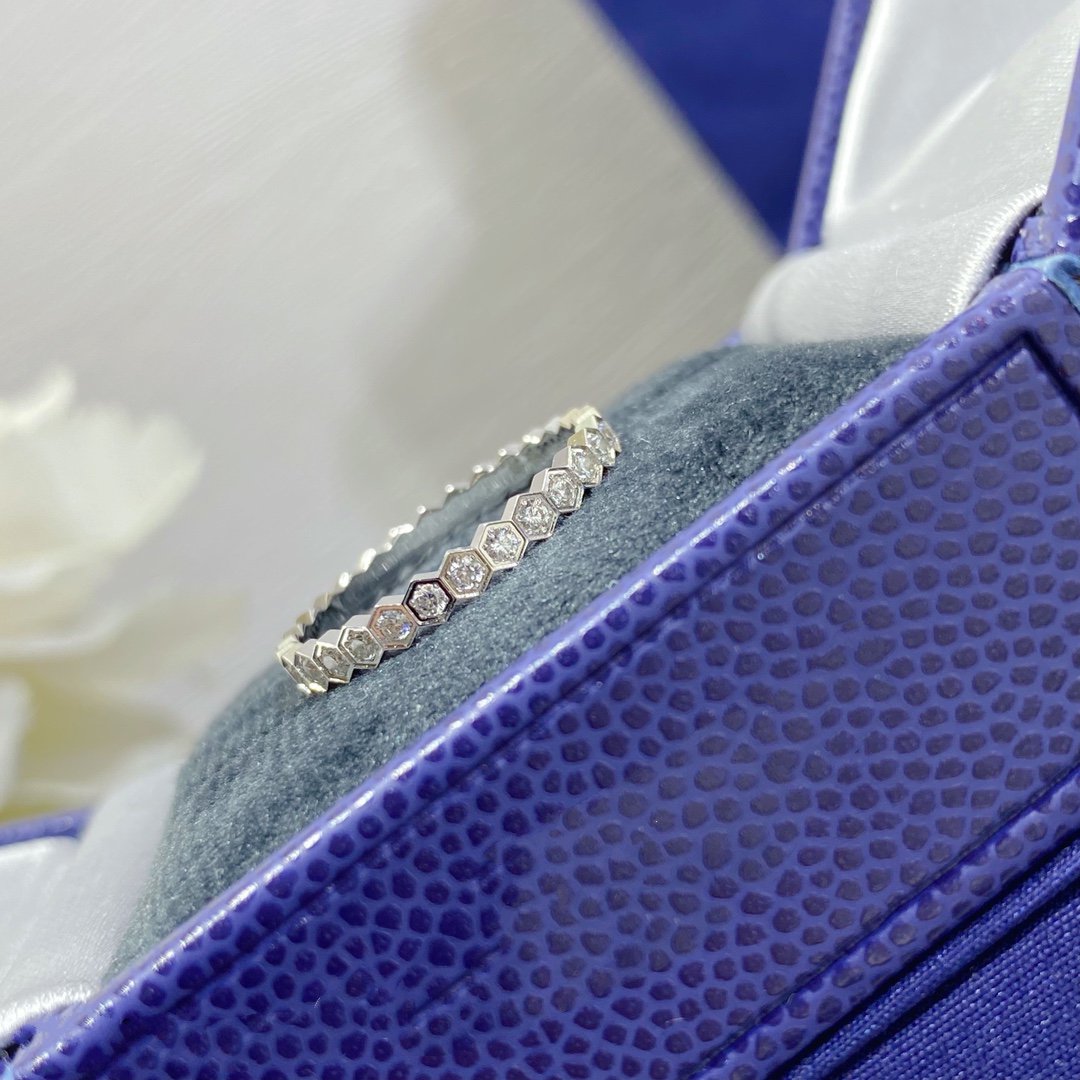 ¡®Loco¡¯BEE LOVE DIAMOND PAVED SMALL RING