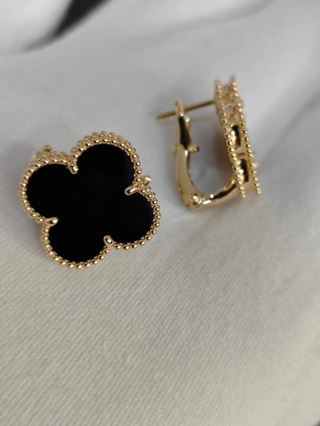 [Loco] CLOVER 20MM BLACK MOP EARRINGS