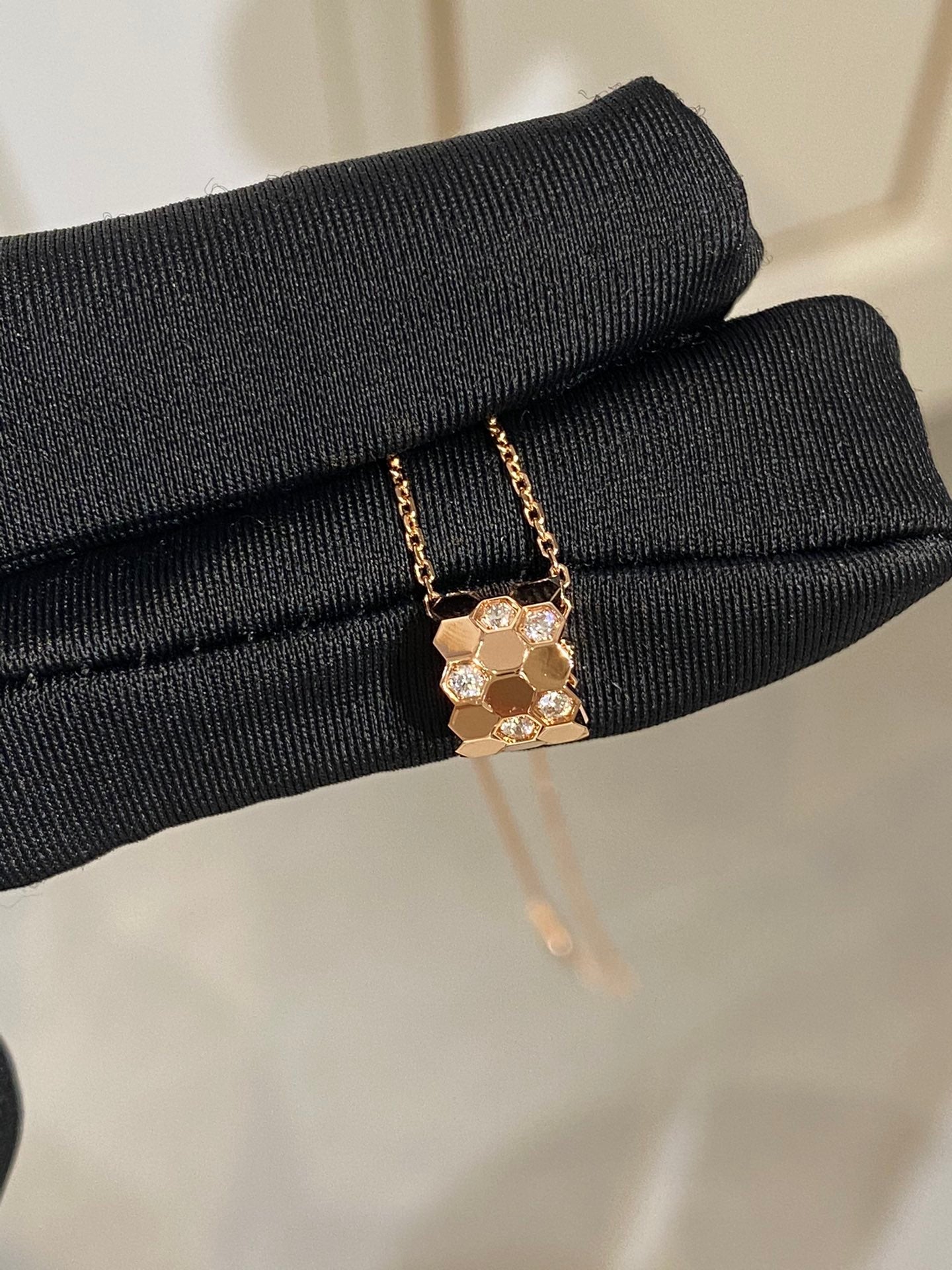 ¡®Loco¡¯BEE LOVE DIAMOND NECKLACE