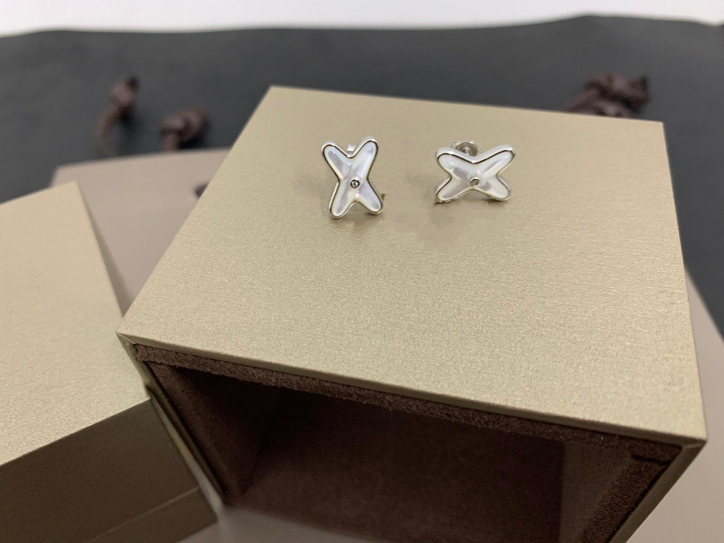 ¡®Loco¡¯JEUX DE WHITE MOP SILVER DIAMOND EARRINGS