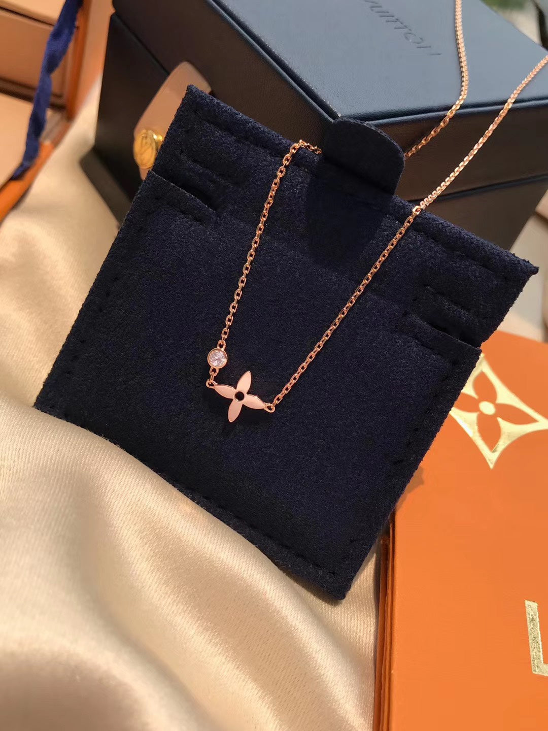 ¡®Loco¡¯BLOSSOM PENDANT PINK GOLD AND DIAMOND