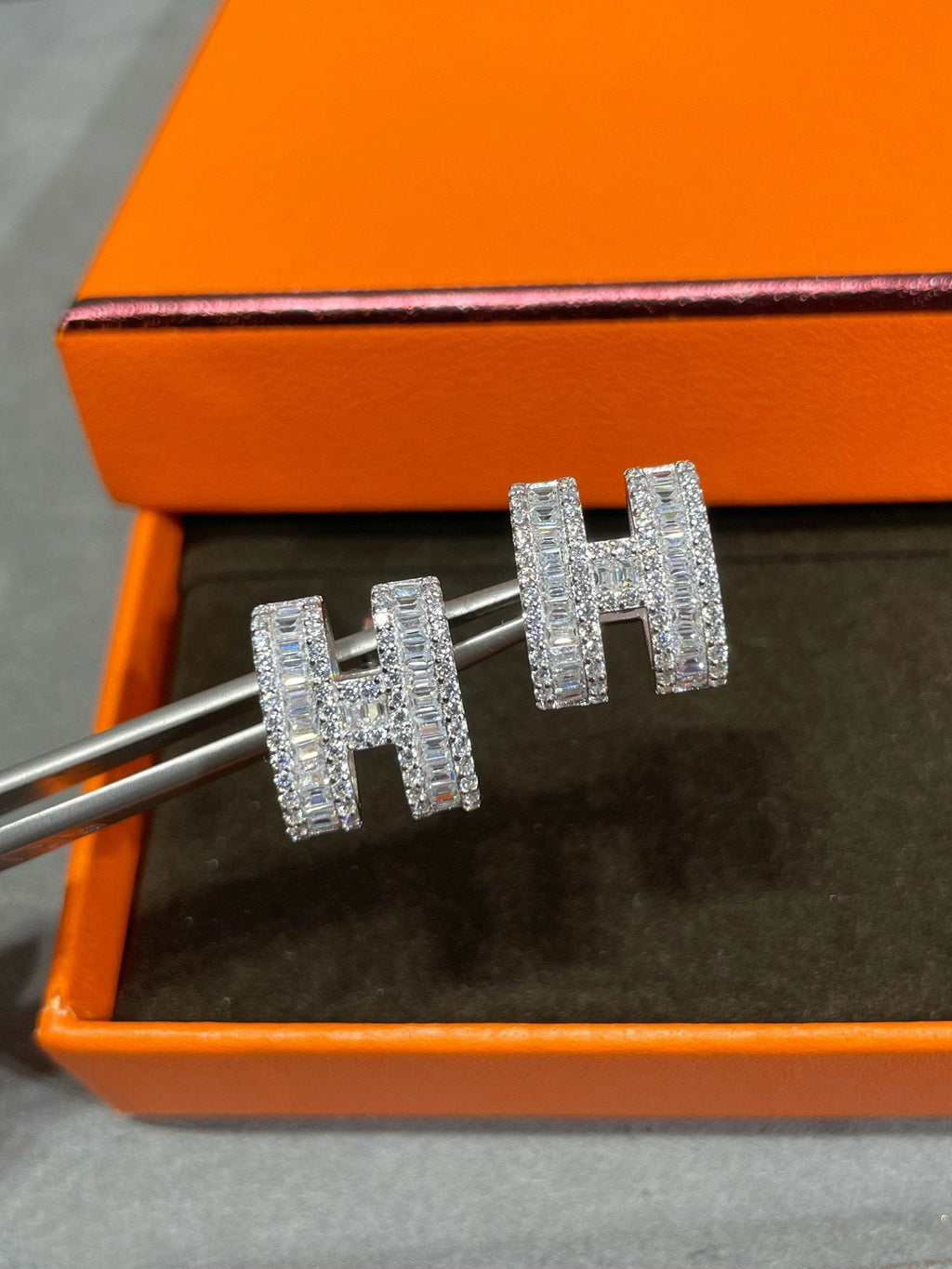 ¡®Loco¡¯H STUD EARRINGS WITH SILVER DIAMONDS