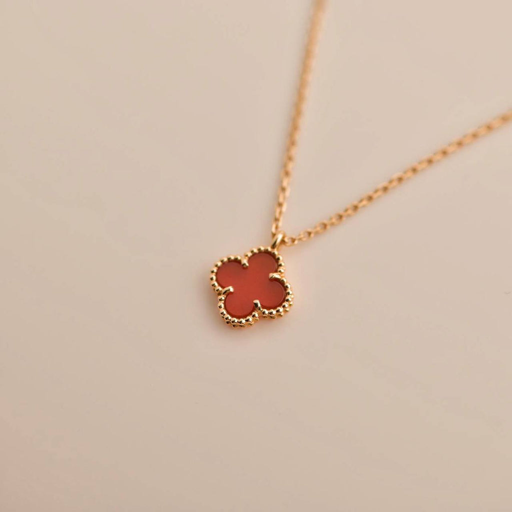 ¡®Loco¡¯CLOVER MINI 9.5MM WHITE CARNELIANS NECKLACE