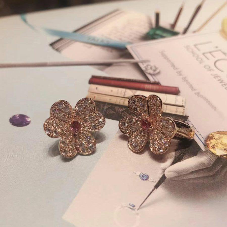 ¡®Loco¡¯FRIVOLE PINK GOLD FLOWER DIAMOND EARRINGS