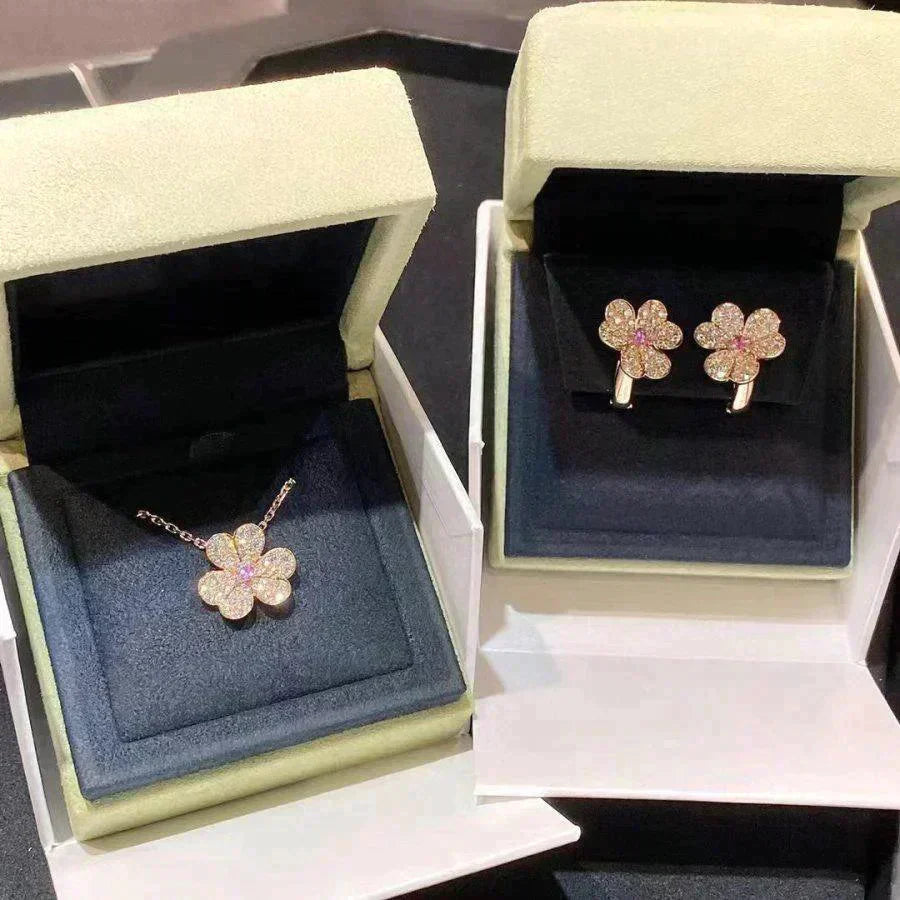 ¡®Loco¡¯FRIVOLE ROSE GOLD FLOWER DIAMOND NECKLACE