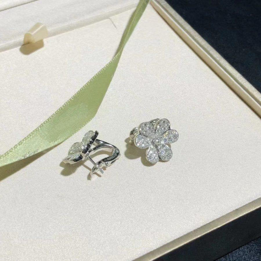 ¡®Loco¡¯FRIVOLE SILVER FLOWER DIAMOND EARRINGS