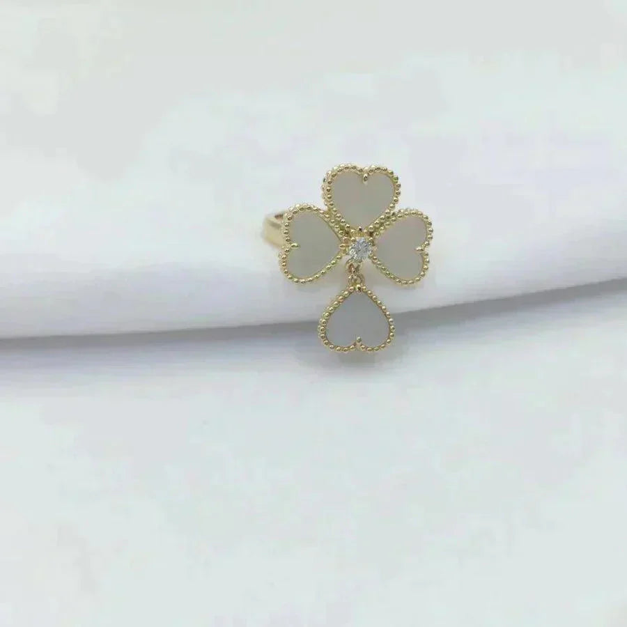 ¡®Loco¡¯SWEET CLOVER WHITE MOP RING