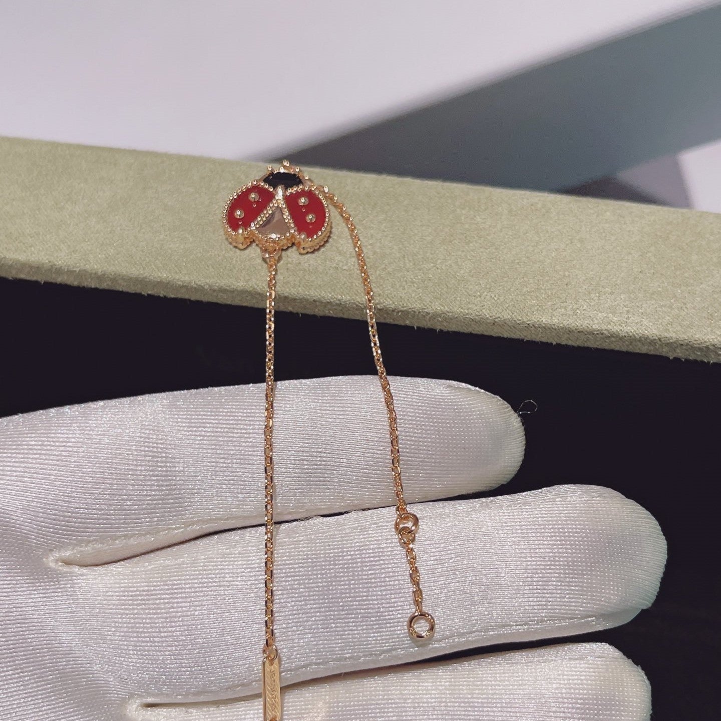 ¡®Loco¡¯LUCKY SPRING 1 MOTIF PINK GOLD BRACELET